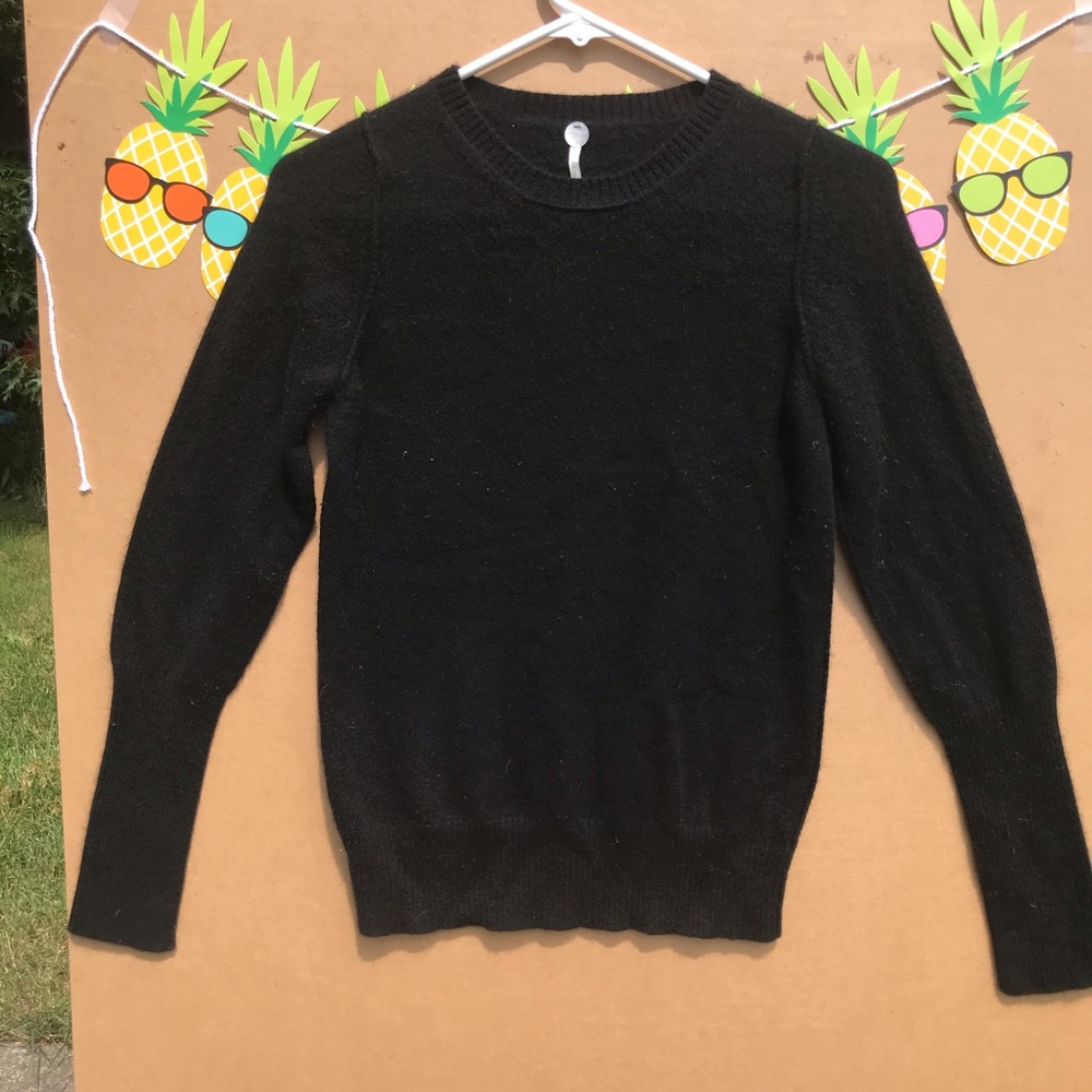 MARGARET O’LEARY 100%CASHMERE BLACK LIGHT SWEATER
